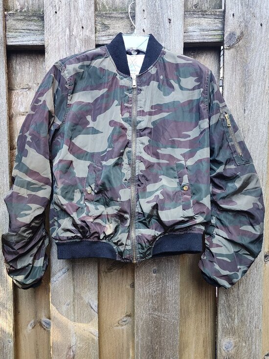 Angel Kiss Jackets & Blazers - EUC Women's XL Angel Kiss Cropped camo satin bomber jacket (juniors)